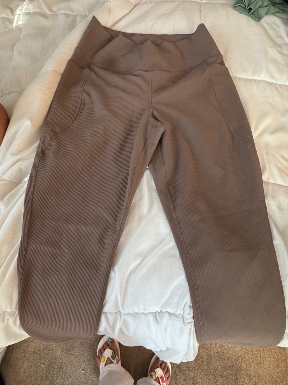 Ribbed High-Waist Leggings in Brown